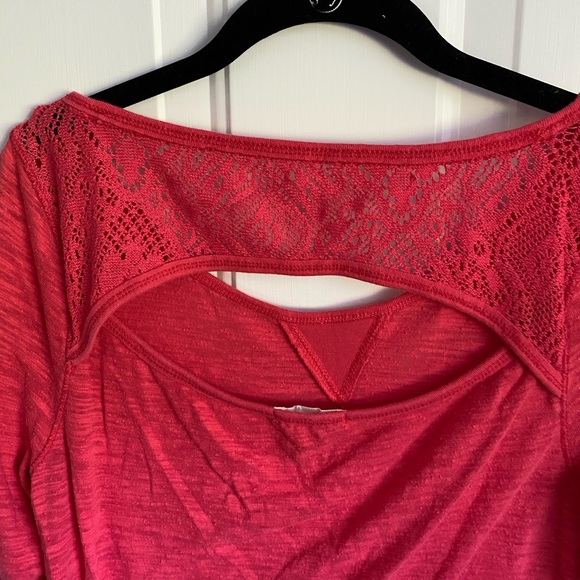 Aeropostale Red Long Sleeve T Shirt w/back cut out Women’s Size Large - Picture 4 of 5